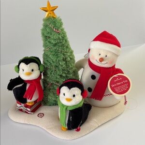 2006 Hallmark “Very Merry Trio” Christmas decor with tag. Works Great.